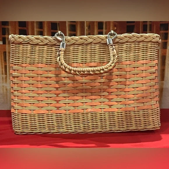 Picnic Basket Purse - Picture 3 of 12